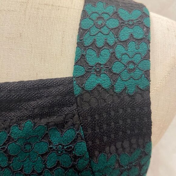 Donna Ricco NWOT Elegant Sleeveless Black and Green Lace Dress 6 - Picture 6 of 8